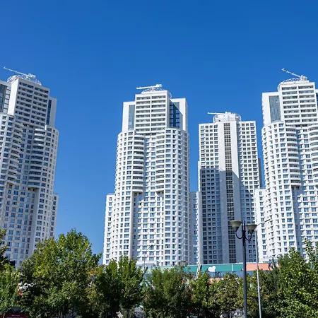 16th Floor Sky View With Pool And Fitness